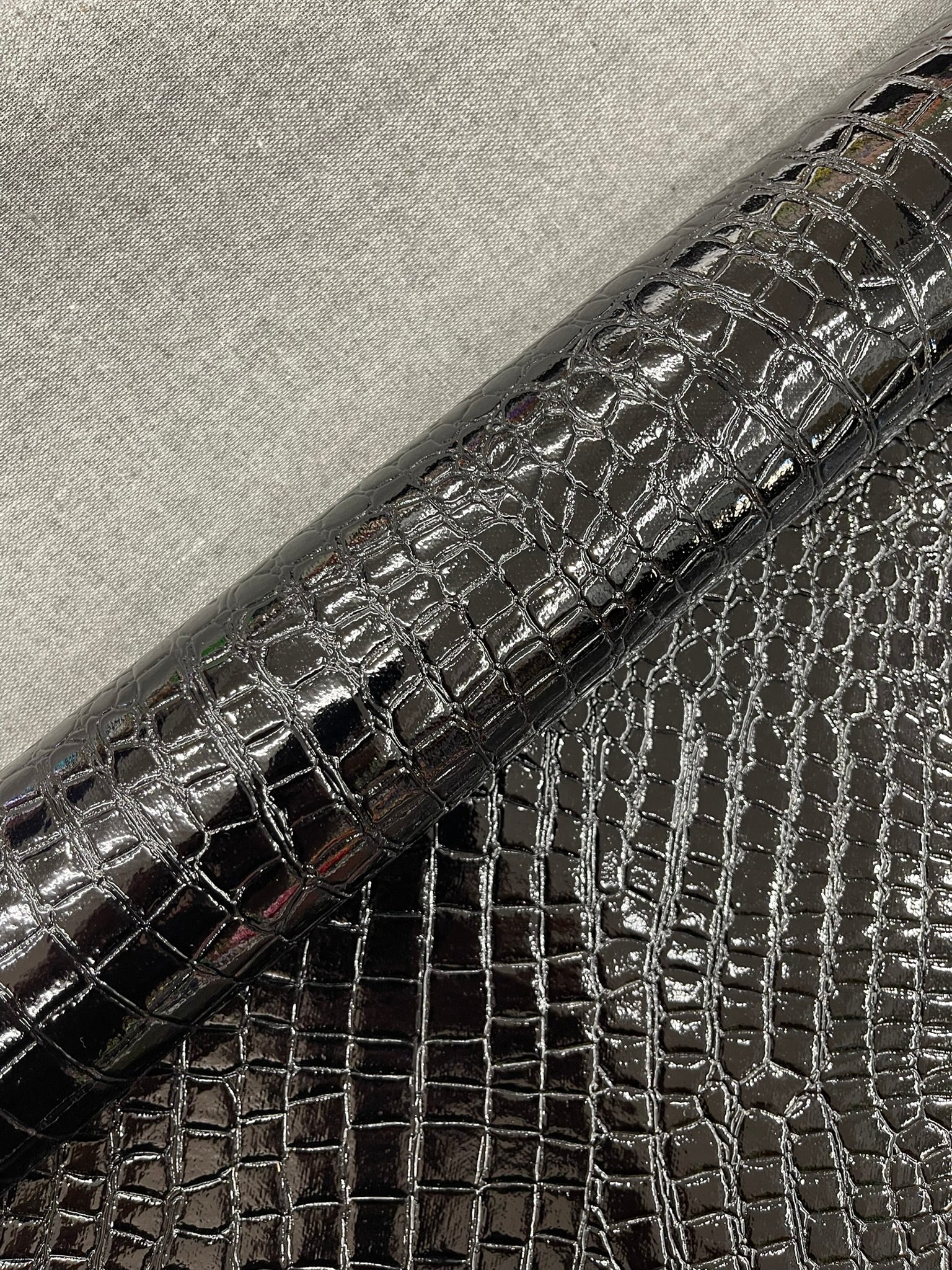 Shiny Alligator 3D Embossed Vinyl Fabric, 54" Wide Upholstery Crafting Accessories Applications