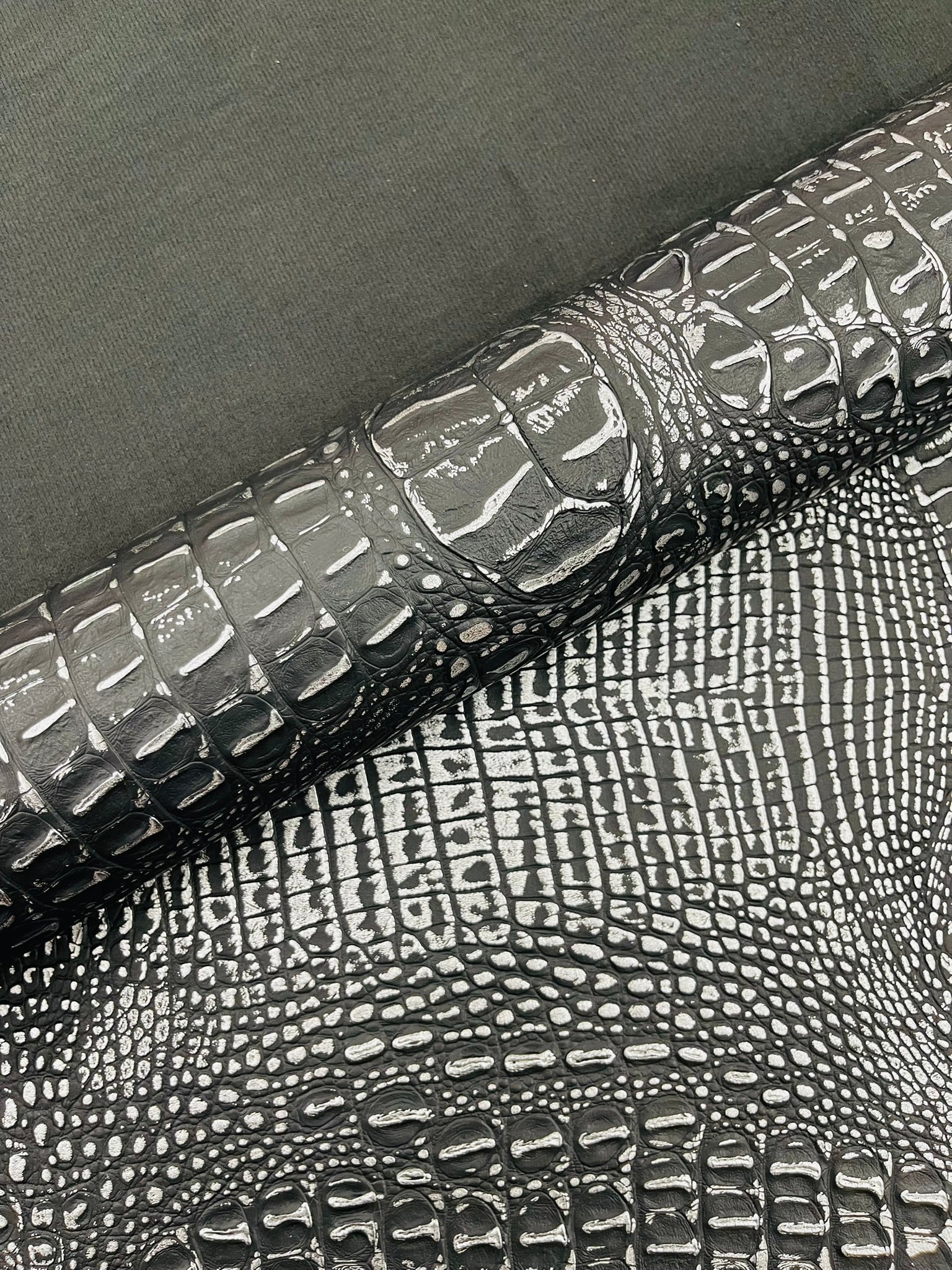 Metallic Gator Vinyl Fabric 54" Wide / Upholstery Crafting Accessories Applications Faux Leather PVC.