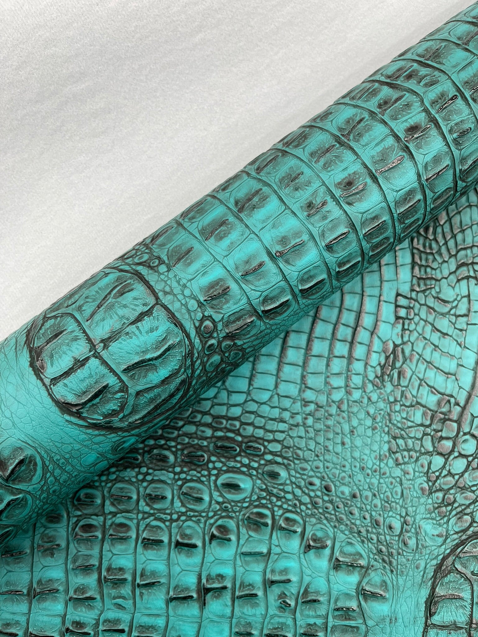 Metallic Gator Vinyl Fabric 54" Wide / Upholstery Crafting Accessories Applications Faux Leather PVC.