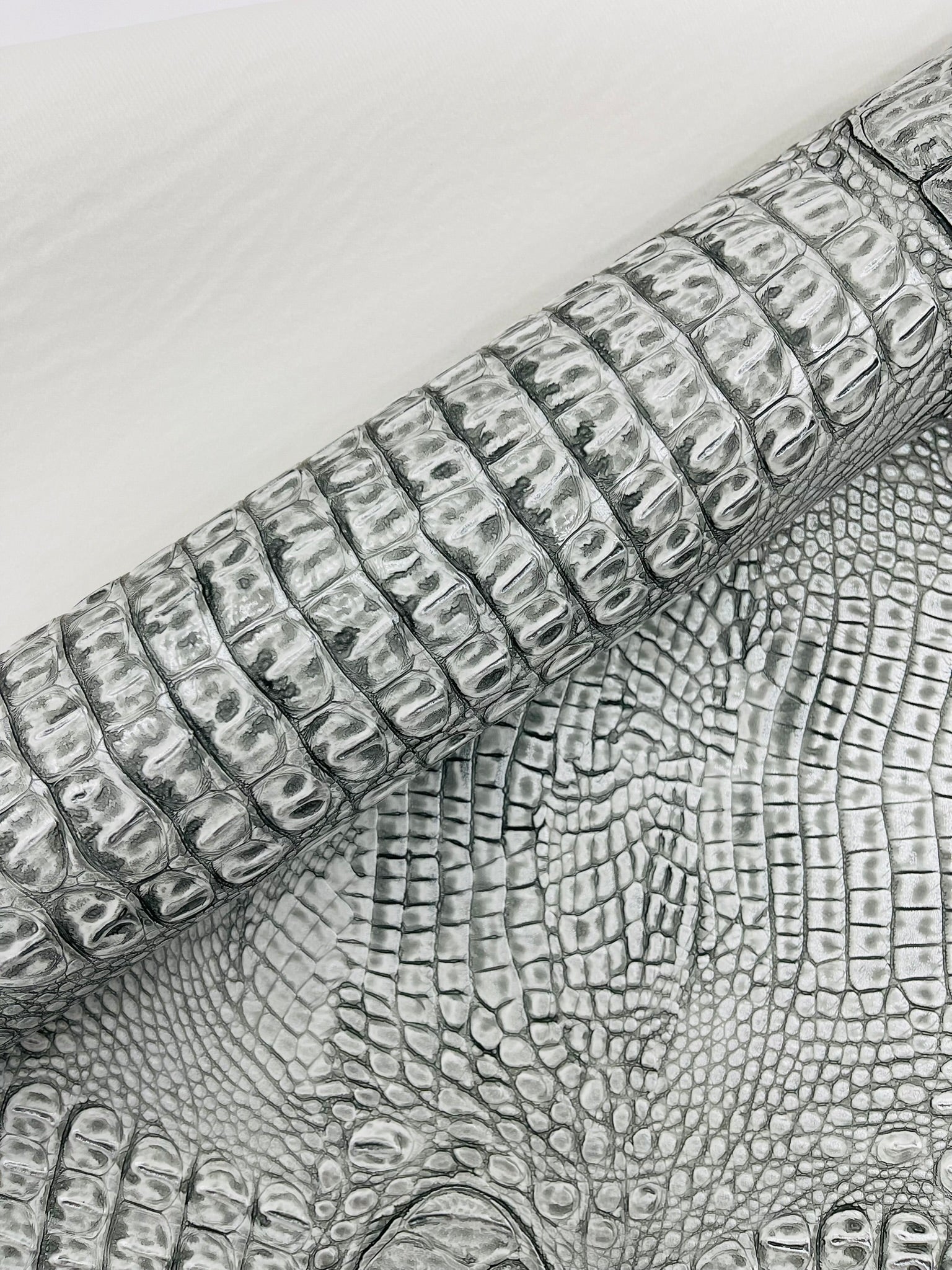 Metallic Gator Vinyl Fabric 54" Wide / Upholstery Crafting Accessories Applications Faux Leather PVC.