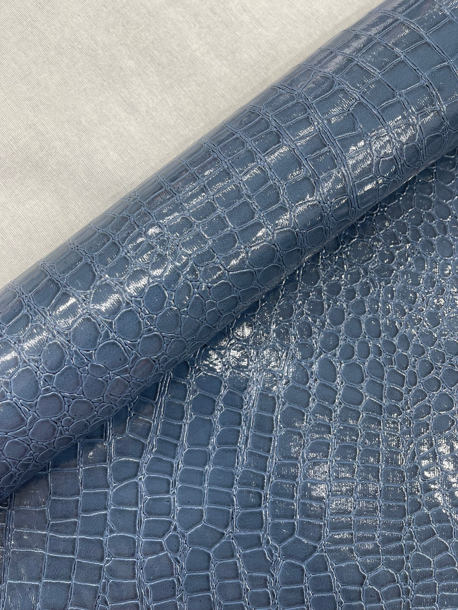 Shiny Alligator 3D Embossed Vinyl Fabric, 54" Wide Upholstery Crafting Accessories Applications