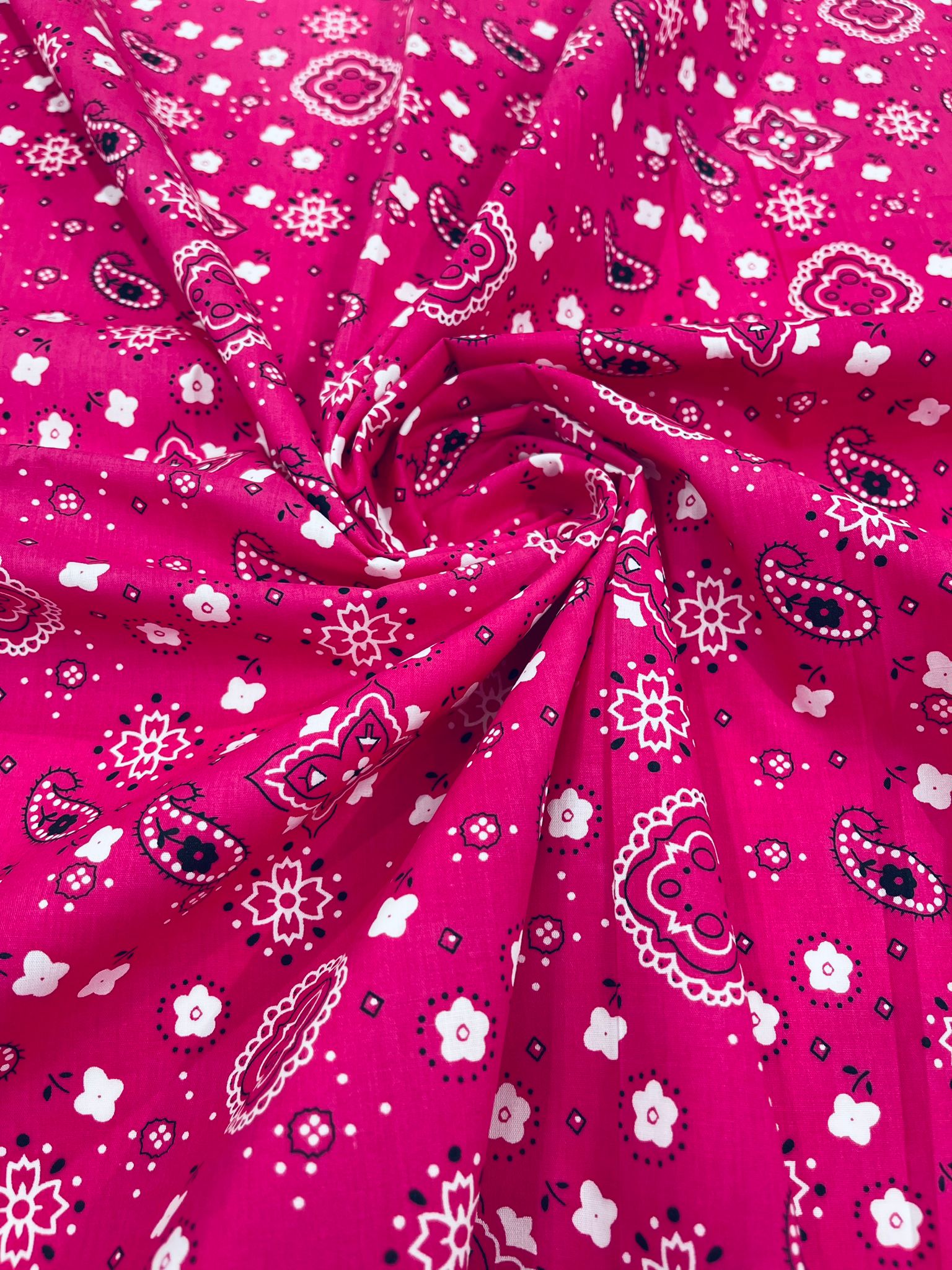 58/59" Wide 65% Polyester 35 percent Cotton Bandanna Print Fabric, Good for Face Mask Covers, Clothing/costume/Quilting Fabric