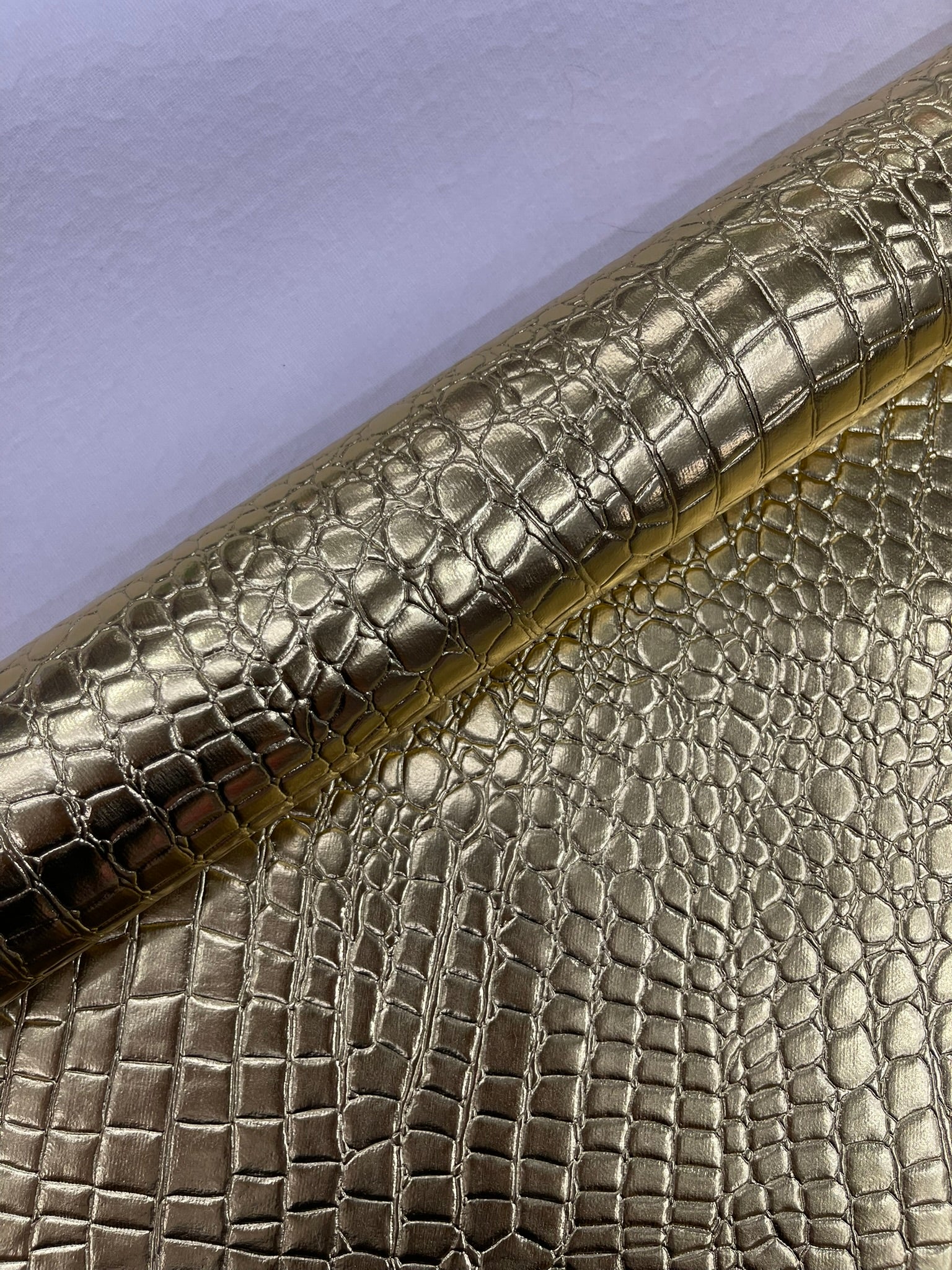 Shiny Alligator 3D Embossed Vinyl Fabric, 54" Wide Upholstery Crafting Accessories Applications