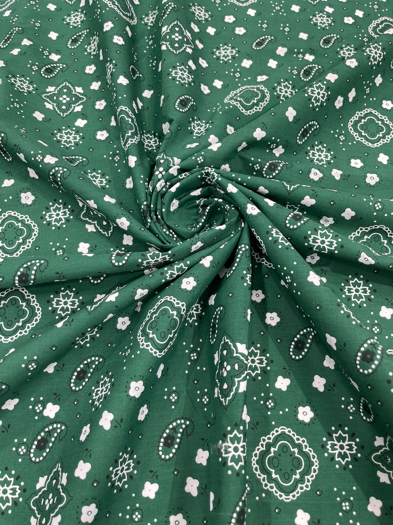 58/59" Wide 65% Polyester 35 percent Cotton Bandanna Print Fabric, Good for Face Mask Covers, Clothing/costume/Quilting Fabric