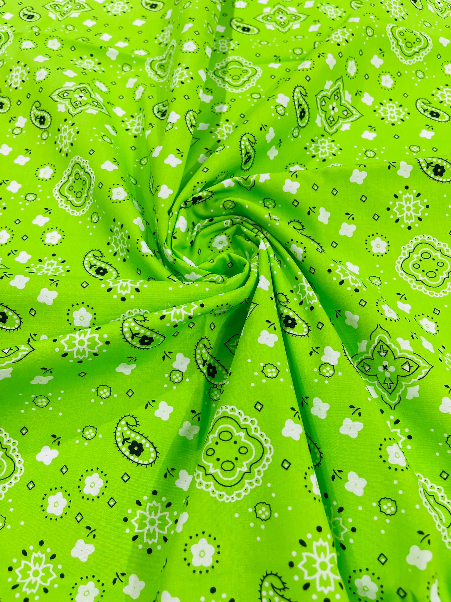 58/59" Wide 65% Polyester 35 percent Cotton Bandanna Print Fabric, Good for Face Mask Covers, Clothing/costume/Quilting Fabric