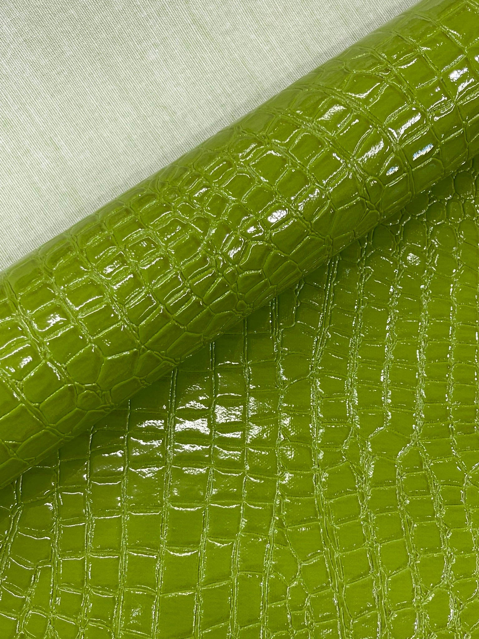 Shiny Alligator 3D Embossed Vinyl Fabric, 54" Wide Upholstery Crafting Accessories Applications
