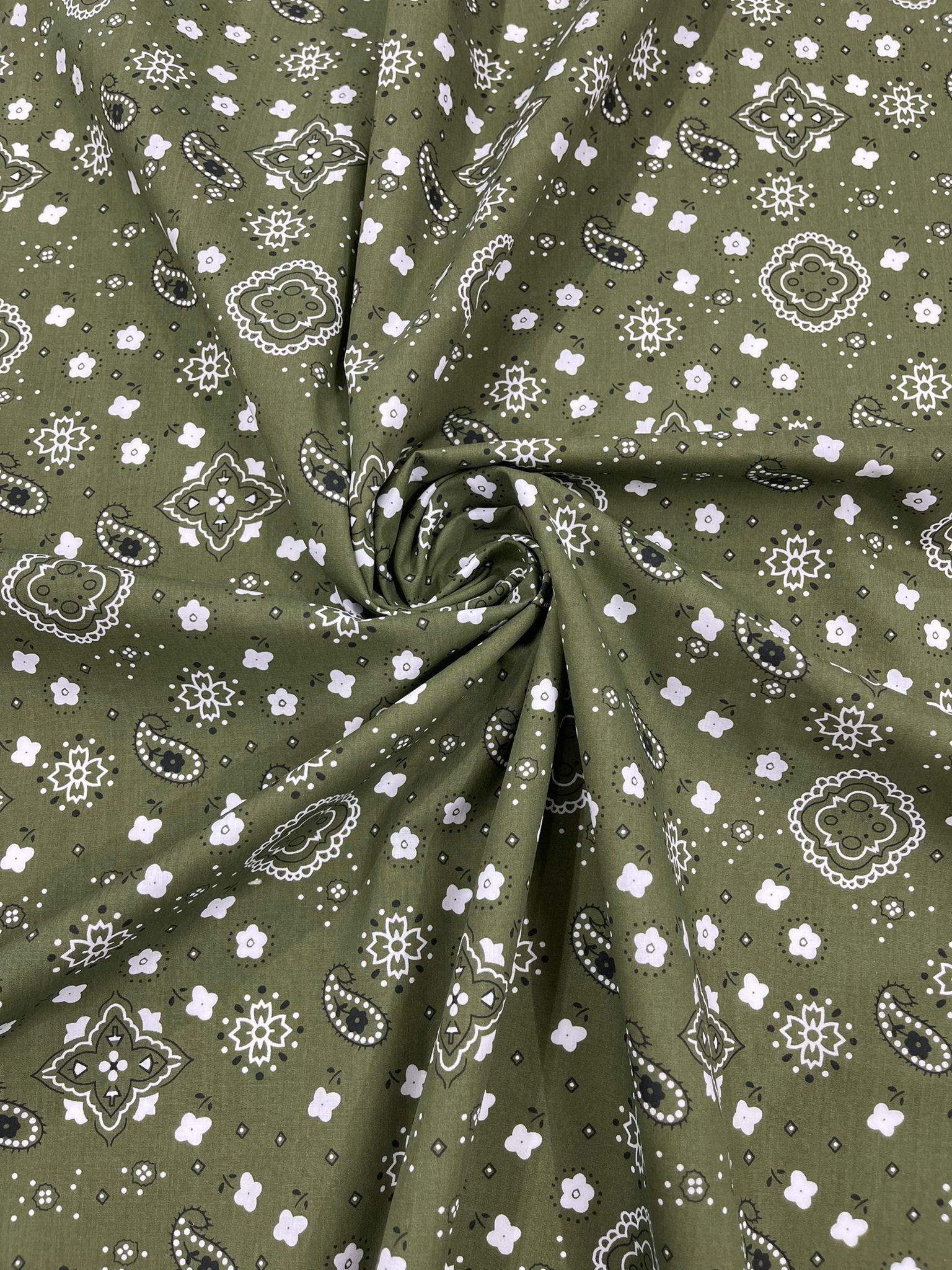 58/59" Wide 65% Polyester 35 percent Cotton Bandanna Print Fabric, Good for Face Mask Covers, Clothing/costume/Quilting Fabric