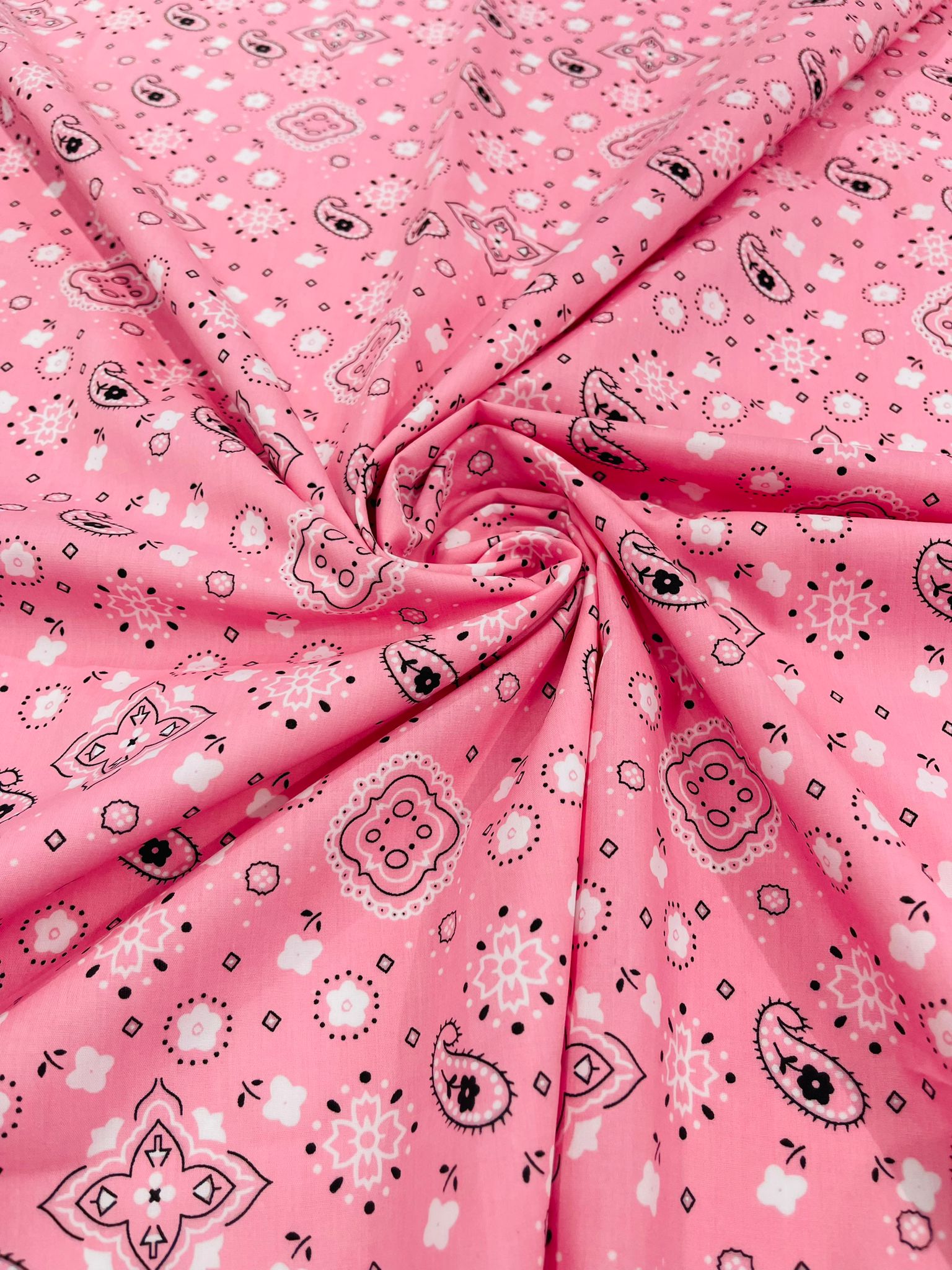 58/59" Wide 65% Polyester 35 percent Cotton Bandanna Print Fabric, Good for Face Mask Covers, Clothing/costume/Quilting Fabric