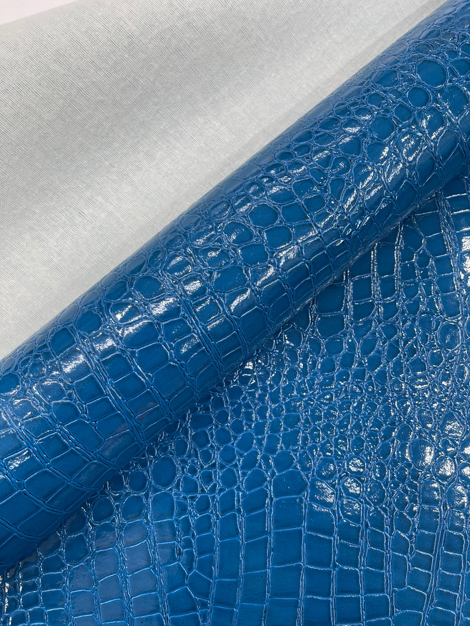 Shiny Alligator 3D Embossed Vinyl Fabric, 54" Wide Upholstery Crafting Accessories Applications