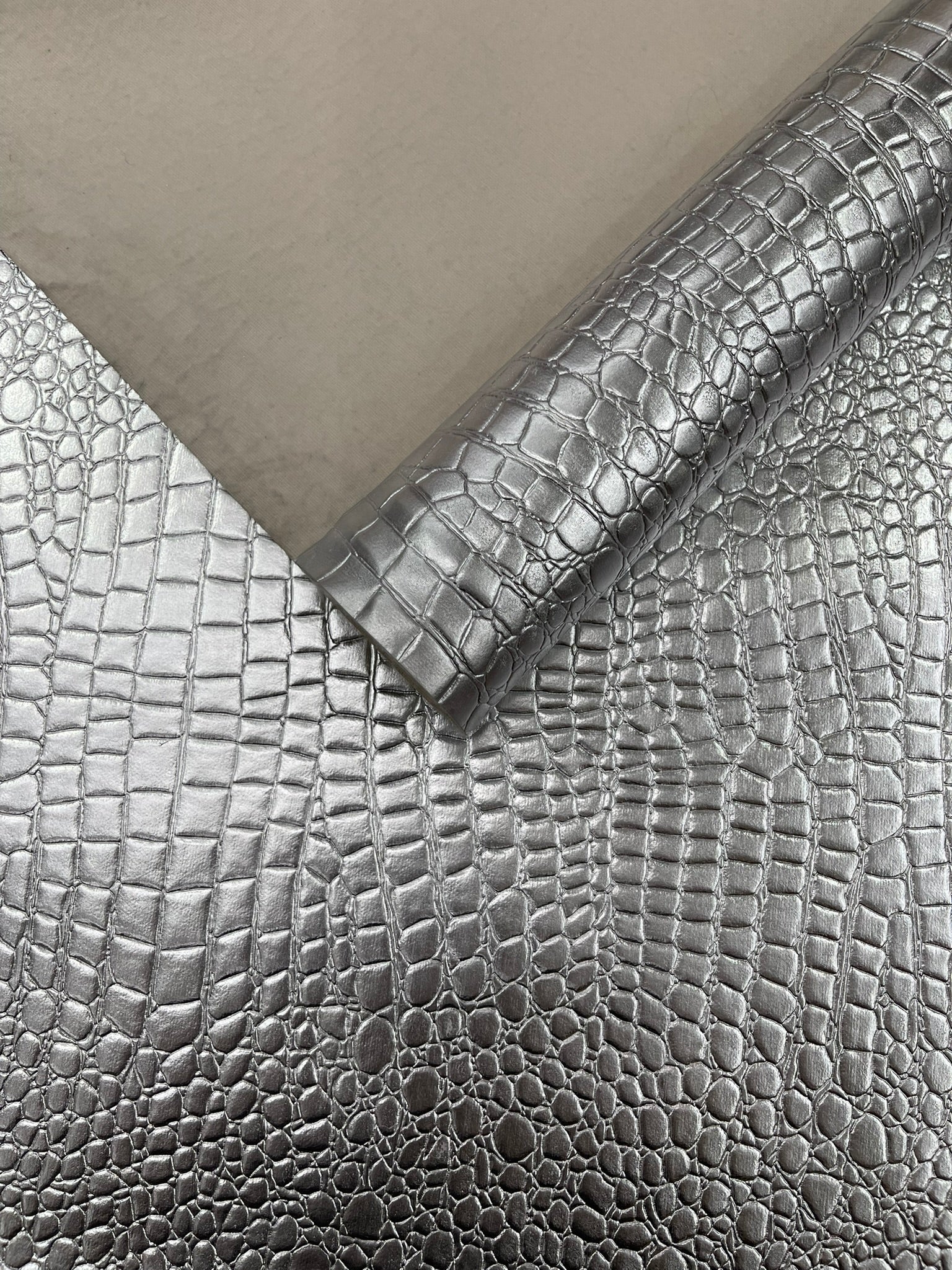Shiny Alligator 3D Embossed Vinyl Fabric, 54" Wide Upholstery Crafting Accessories Applications