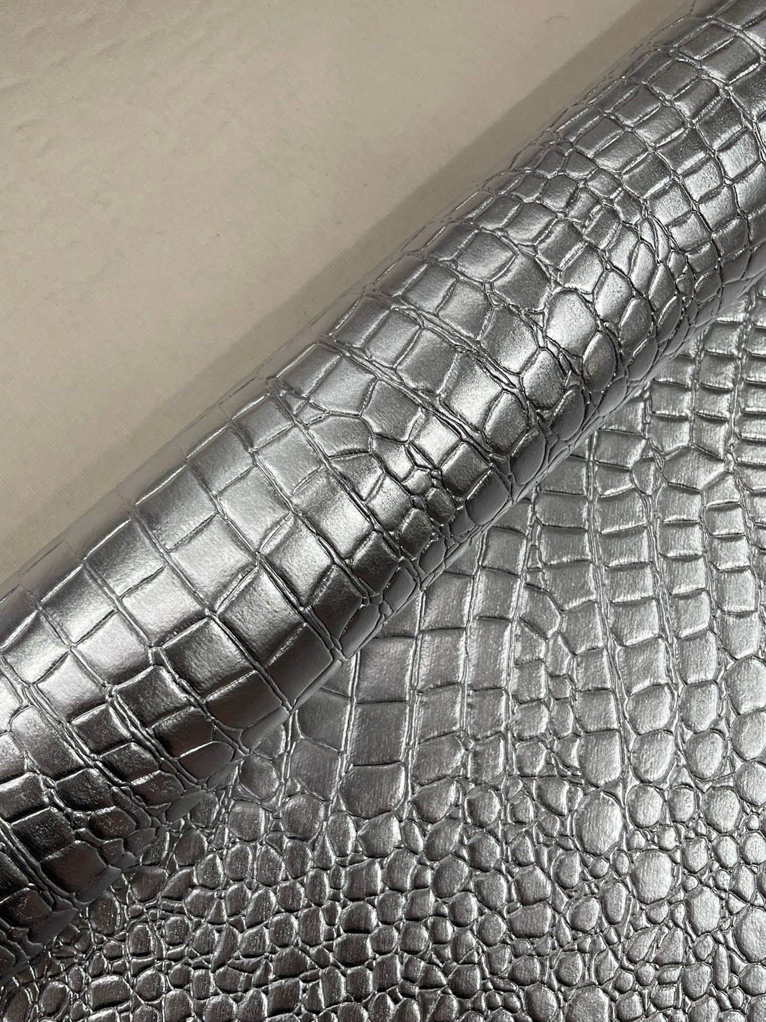 Shiny Alligator 3D Embossed Vinyl Fabric, 54" Wide Upholstery Crafting Accessories Applications