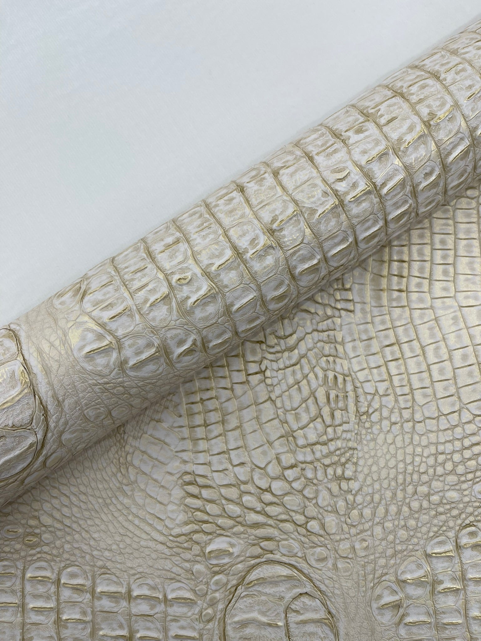 Metallic Gator Vinyl Fabric 54" Wide / Upholstery Crafting Accessories Applications Faux Leather PVC.