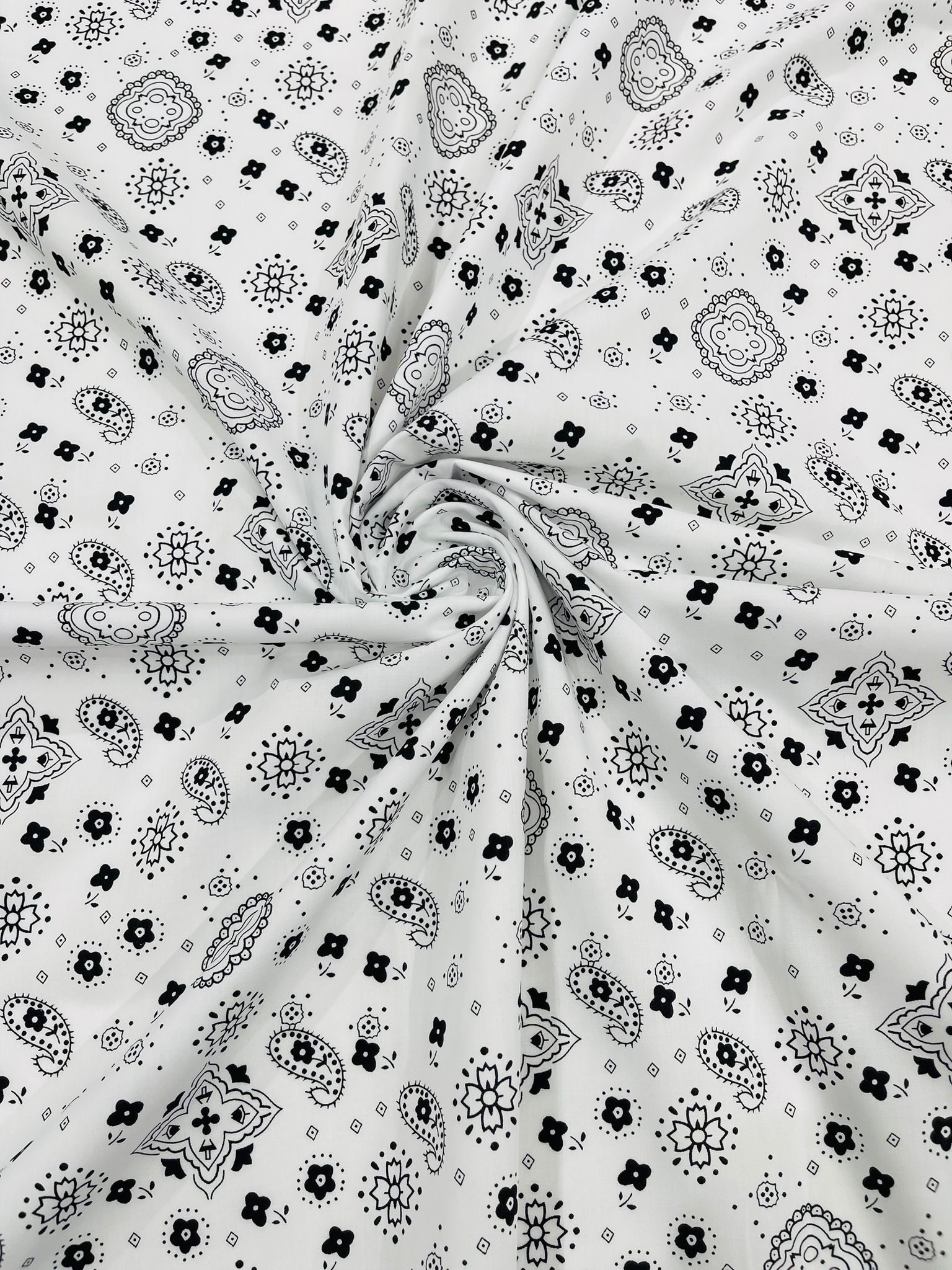 58/59" Wide 65% Polyester 35 percent Cotton Bandanna Print Fabric, Good for Face Mask Covers, Clothing/costume/Quilting Fabric