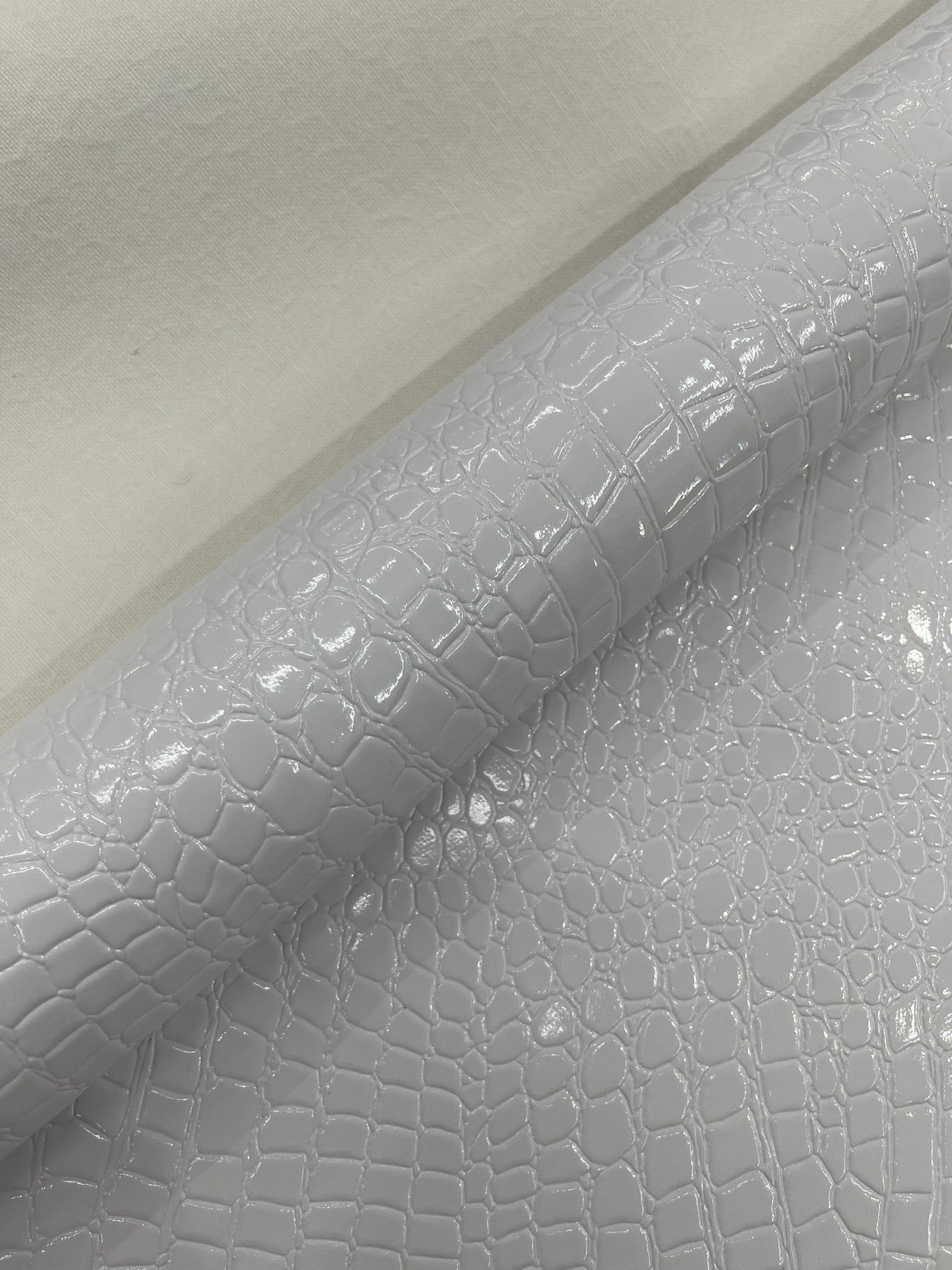 Shiny Alligator 3D Embossed Vinyl Fabric, 54" Wide Upholstery Crafting Accessories Applications